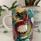 Eine Bone China Porzellantasse mit einem Drachenmotiv. Inspiriert vom Jahr des Drachen nach dem asiatischen Mondkalender.