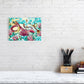 Ein Poster im A4 Querformat das in einem Raum hängt, mit einem asiatischen Drachen als Motiv. Der Drache ist von Chrysanthemen, Kois und Wolken umgeben.